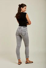 Charger l'image dans la galerie, LE JEANS TOXIC BOUTONS
