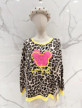 Charger l'image dans la galerie, LE SWEAT MICKEY IMPRIME LEO
