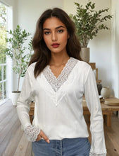 Charger l'image dans la galerie, LE T-SHIRT MANCHES LONGUES DENTELLE
