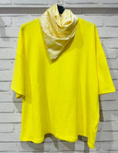 Charger l'image dans la galerie, LE T-SHIRT AVEC FOULARD
