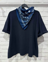 Charger l'image dans la galerie, LE T-SHIRT AVEC FOULARD
