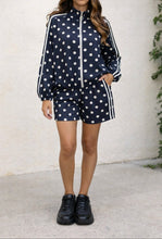 Charger l'image dans la galerie, L'ENSEMBLE VESTE ET SHORT POIS
