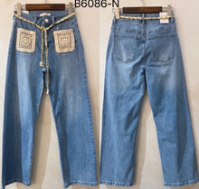 Charger l'image dans la galerie, LE JEANS BRODERIE ZAC AND  ZOE
