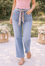 Charger l'image dans la galerie, LE JEANS WIDE LEG FOULARD

