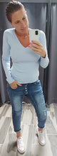 Charger l&#39;image dans la galerie, LE PULL BASIC COL V
