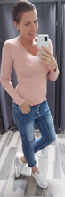 Charger l&#39;image dans la galerie, LE PULL BASIC COL V
